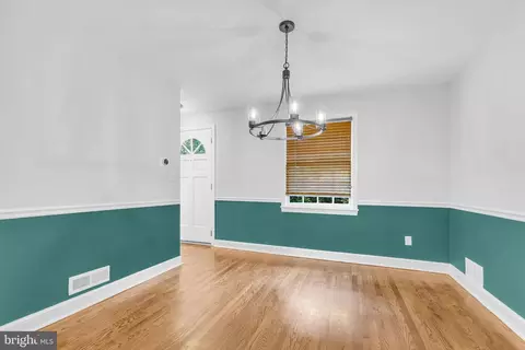 Entry Way - 305 Hamilton Ave, Silver Spring, MD 20901 photo 3 of 4