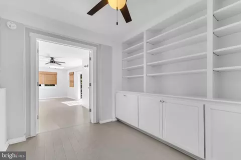 Entry Way - 305 Hamilton Ave, Silver Spring, MD 20901 photo 4 of 4