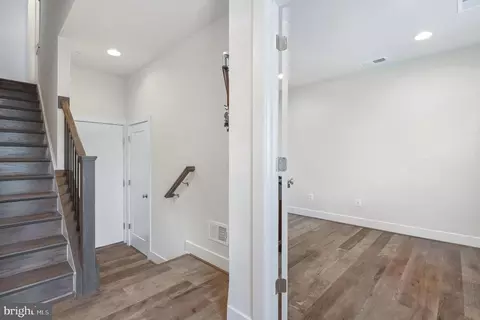 6722 Eames Way, Bethesda, MD 20817 photo 4