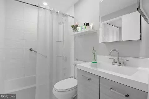 Bath - 1456 Farmcrest Way, Silver Spring, MD 20905 photo 1 of 3