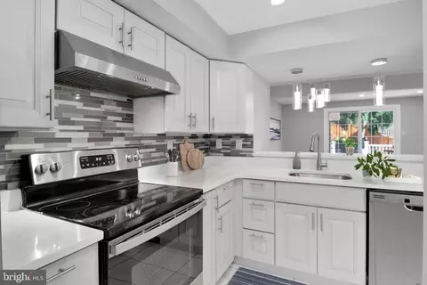 Kitchen - 1456 Farmcrest Way, Silver Spring, MD 20905 photo 3 of 3