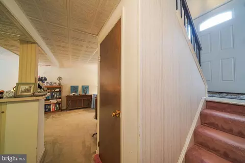 Entry Way - 15408 Valencia St, Silver Spring, MD 20905 photo 5 of 7