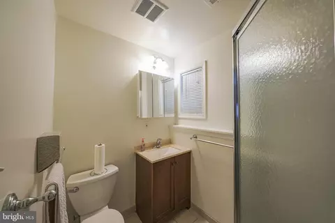 Bath - 15408 Valencia St, Silver Spring, MD 20905 photo 2 of 2