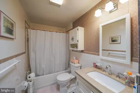 Bath - 15408 Valencia St, Silver Spring, MD 20905 photo 1 of 2