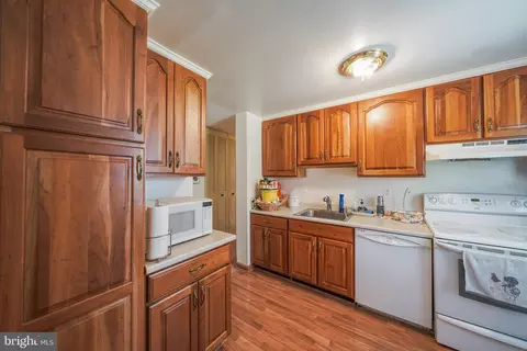 Entry Way - 15408 Valencia St, Silver Spring, MD 20905 photo 2 of 7