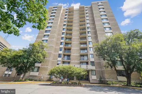 118 Monroe St #211, Rockville, MD 20850
