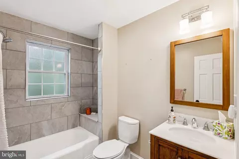 Bath - 2908 Newcastle Ave, Silver Spring, MD 20910 photo 4 of 4