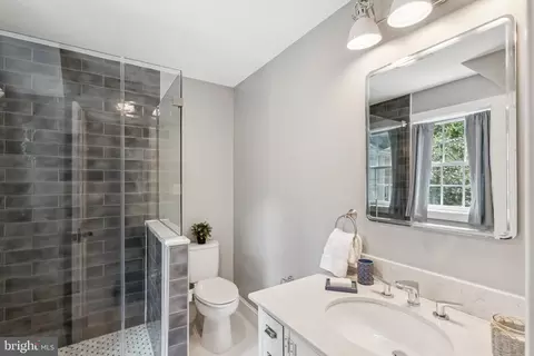 Bath - 2908 Newcastle Ave, Silver Spring, MD 20910 photo 2 of 4