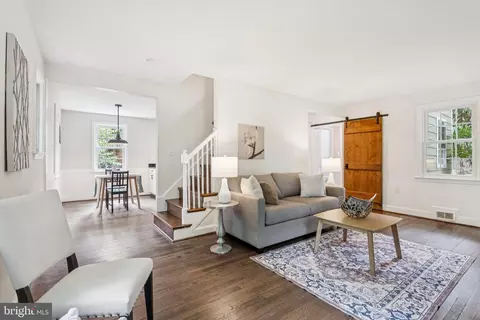 Living - 2908 Newcastle Ave, Silver Spring, MD 20910 photo 3 of 3