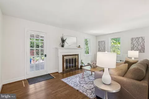 Living - 2908 Newcastle Ave, Silver Spring, MD 20910 photo 2 of 3