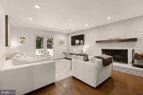 9812 Hill St, Kensington, MD 20895