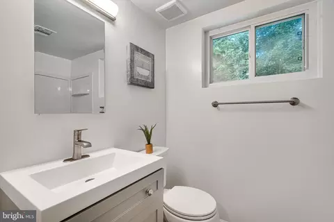 Bath - 3919 Littleton St, Silver Spring, MD 20906 photo 3 of 4