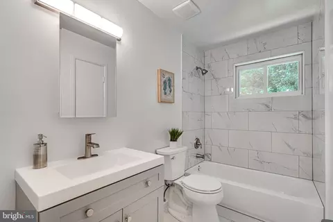 Bath - 3919 Littleton St, Silver Spring, MD 20906 photo 1 of 4