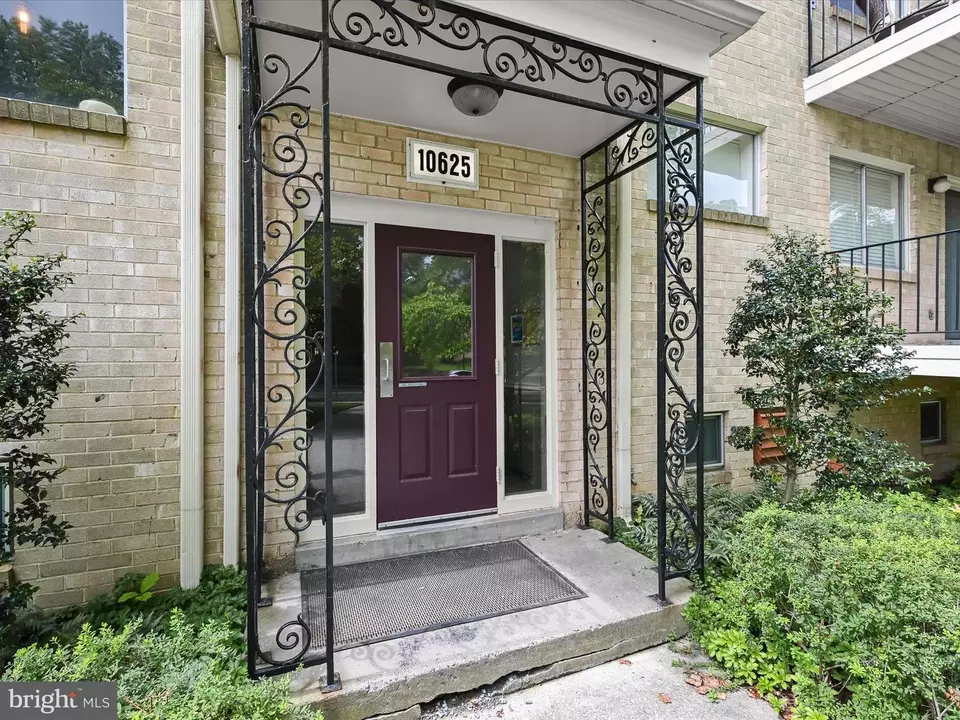 Exterior - 10625 Montrose Ave #103, Bethesda, MD 20814 photo 4 of 5