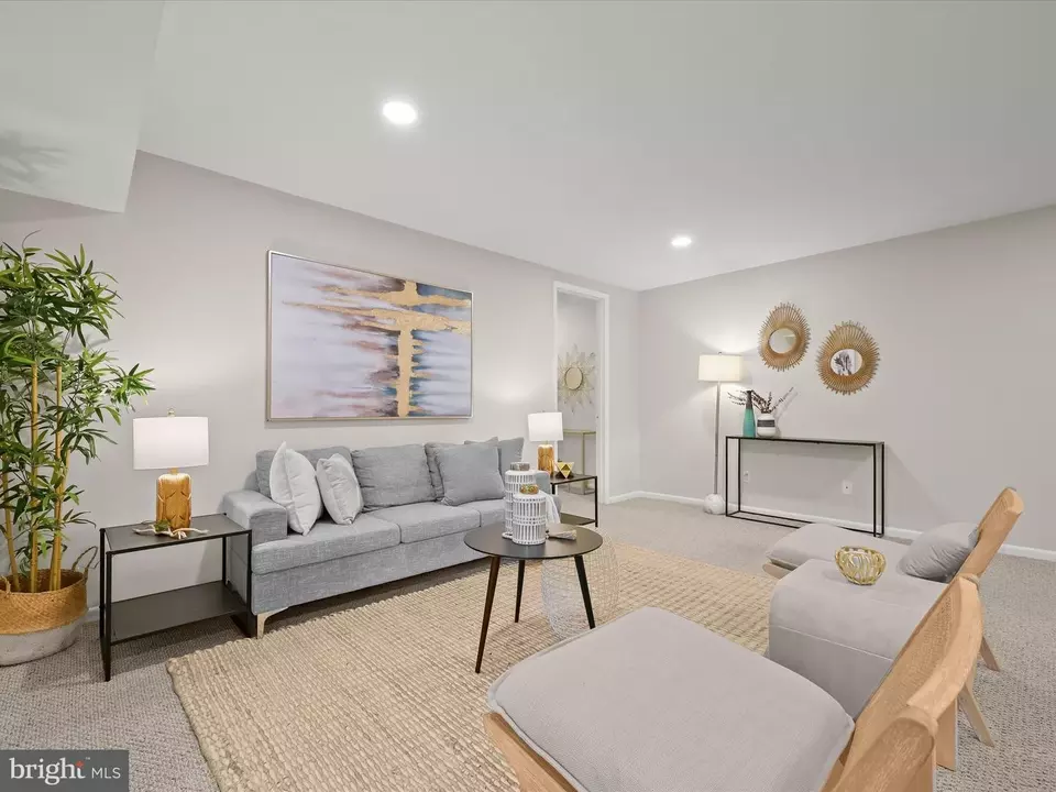 Living - 10625 Montrose Ave #103, Bethesda, MD 20814 photo 5 of 5