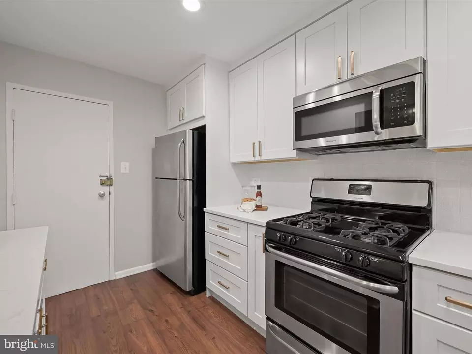 Kitchen - 10625 Montrose Ave #103, Bethesda, MD 20814 photo 3 of 4