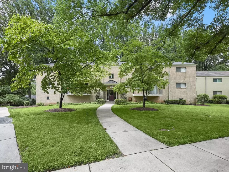 Exterior - 10625 Montrose Ave #103, Bethesda, MD 20814 photo 5 of 5