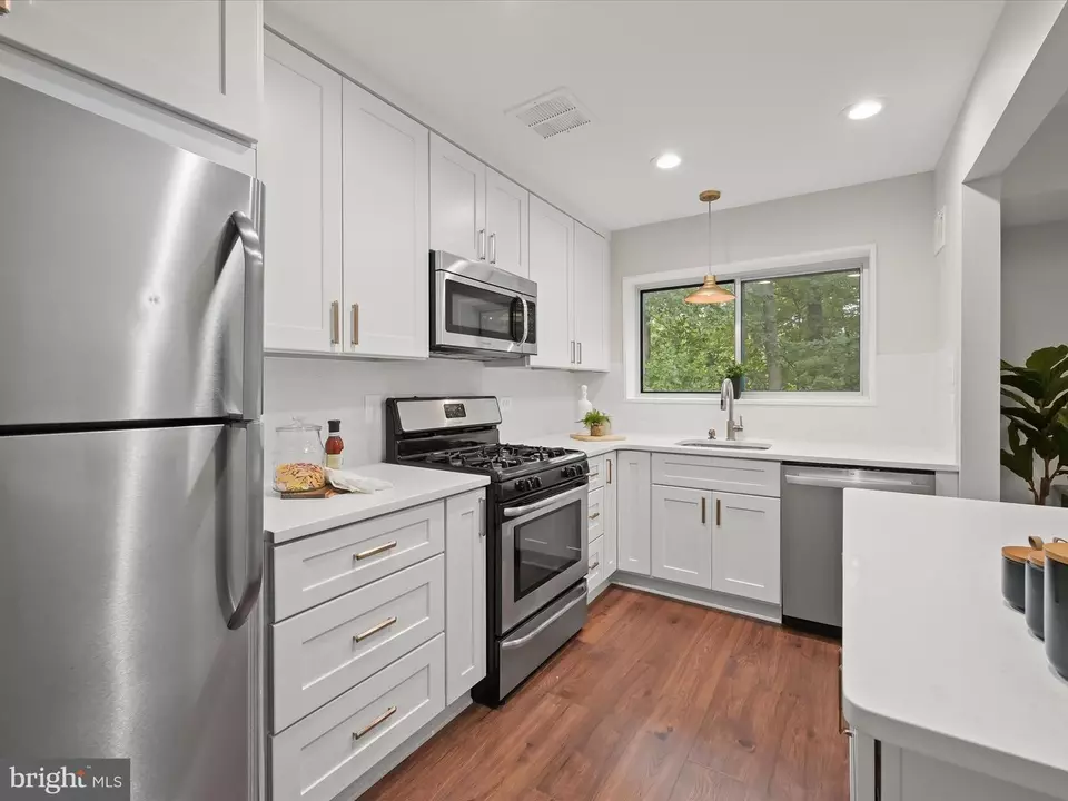 Kitchen - 10625 Montrose Ave #103, Bethesda, MD 20814 photo 4 of 4