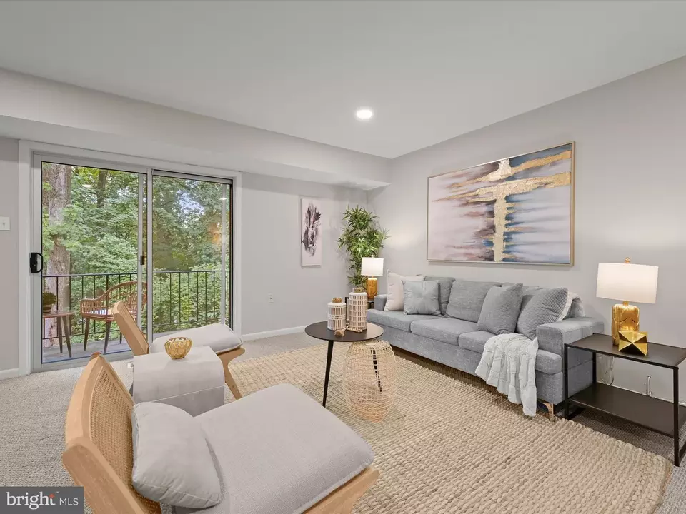 Living - 10625 Montrose Ave #103, Bethesda, MD 20814 photo 1 of 5