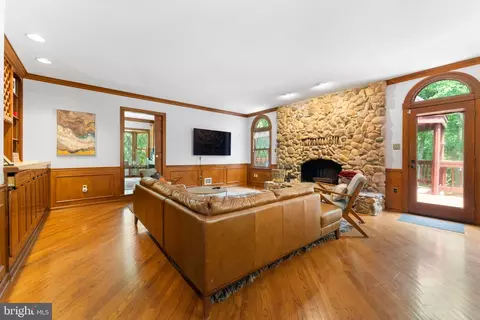 Living - 15713 Holly Grove Rd, Silver Spring, MD 20905 photo 2 of 4
