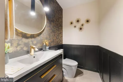 Bath - 15713 Holly Grove Rd, Silver Spring, MD 20905 photo 1 of 5