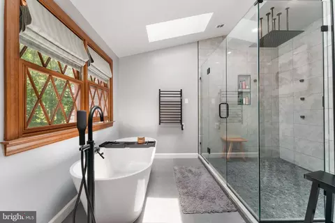Bath - 15713 Holly Grove Rd, Silver Spring, MD 20905 photo 3 of 5