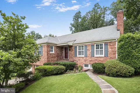 7205 Radnor Rd, Bethesda, MD 20817