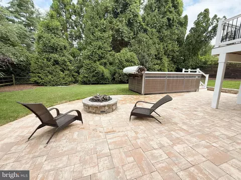 9105 Paddock Ln, Potomac, MD 20854 photo 6