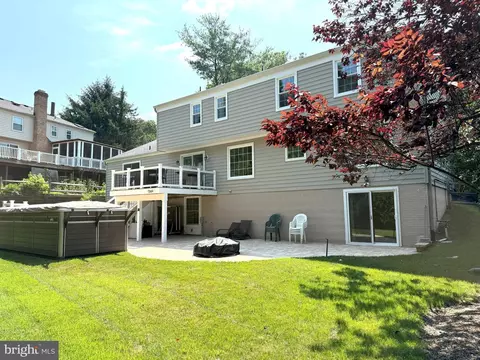 9105 Paddock Ln, Potomac, MD 20854 photo 2