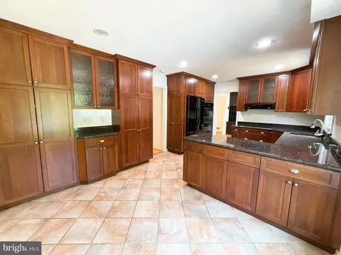 9105 Paddock Ln, Potomac, MD 20854 photo 17