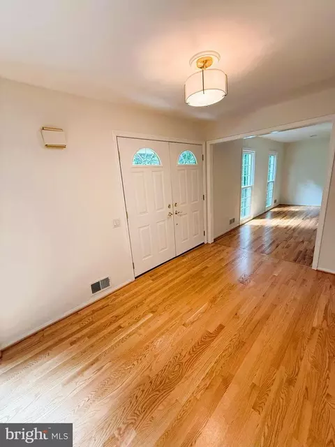 9105 Paddock Ln, Potomac, MD 20854 photo 15