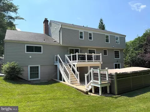 9105 Paddock Ln, Potomac, MD 20854 photo 3