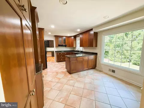 9105 Paddock Ln, Potomac, MD 20854 photo 18