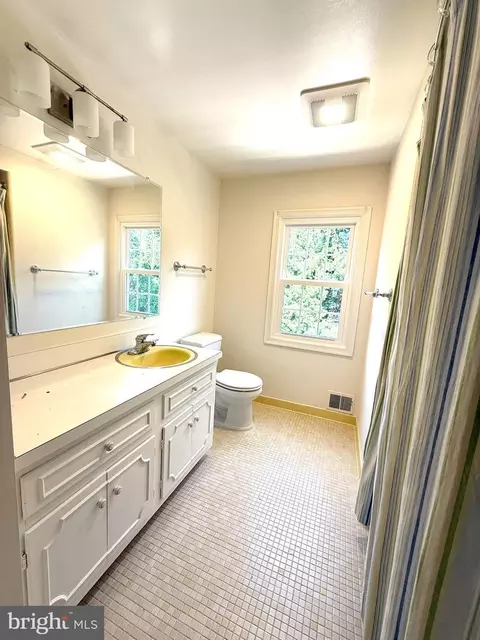 9105 Paddock Ln, Potomac, MD 20854 photo 27