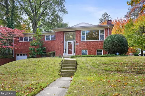 9016 Levelle Dr, Chevy Chase, MD 20815