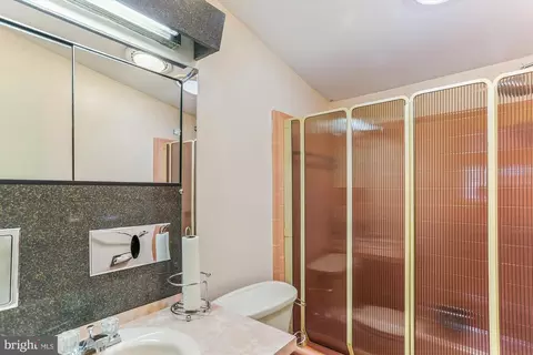 Bath - 11410 Rockbridge Rd, Silver Spring, MD 20902 photo 2 of 3