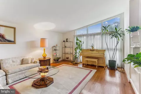 Living - 11410 Rockbridge Rd, Silver Spring, MD 20902 photo 2 of 4