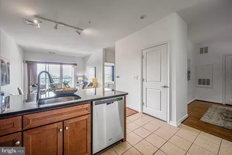 8045 Newell St #516, Silver Spring, MD 20910 photo 14