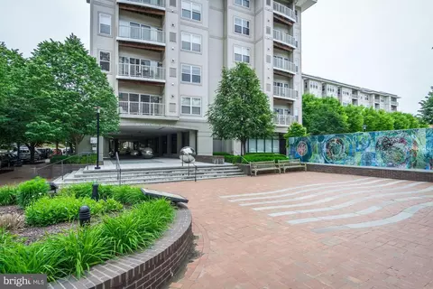 8045 Newell St #516, Silver Spring, MD 20910 photo 2