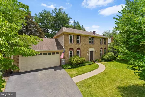 2 Hastings Cir, Rockville, MD 20850