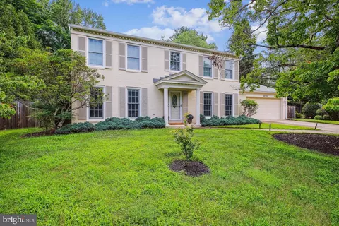 11721 Ambleside Dr, Potomac, MD 20854