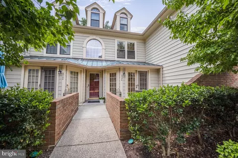 5706 Balsam Grove Ct #80, Rockville, MD 20852