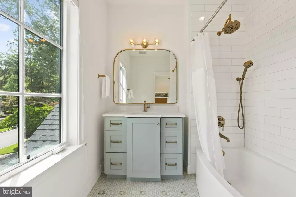 Bath - 6213 Dahlonega Rd, Bethesda, MD 20816 photo 3 of 15