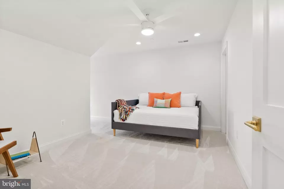 Bedroom - 6213 Dahlonega Rd, Bethesda, MD 20816 photo 11 of 15