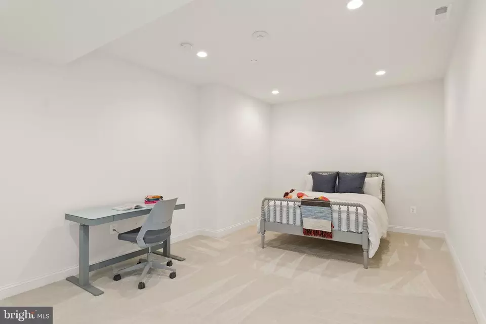 Bedroom - 6213 Dahlonega Rd, Bethesda, MD 20816 photo 14 of 15