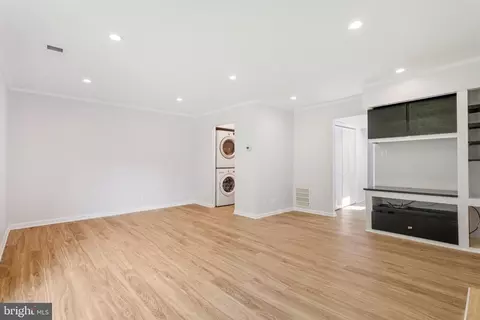 Living - 19724 Wootton Ave, Poolesville, MD 20837 photo 2 of 5
