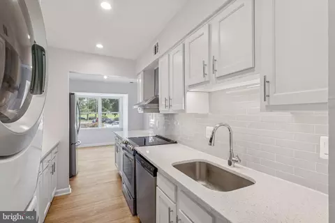 Kitchen - 19724 Wootton Ave, Poolesville, MD 20837 photo 1 of 3