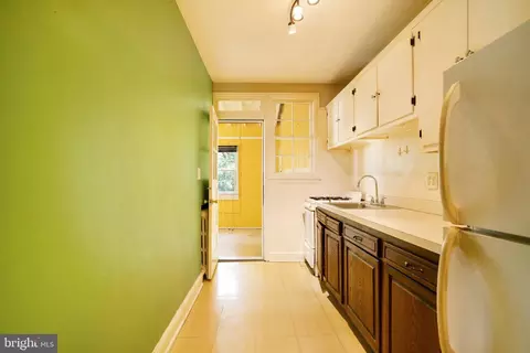 8215 Schrider St, Silver Spring, MD 20910 photo 10