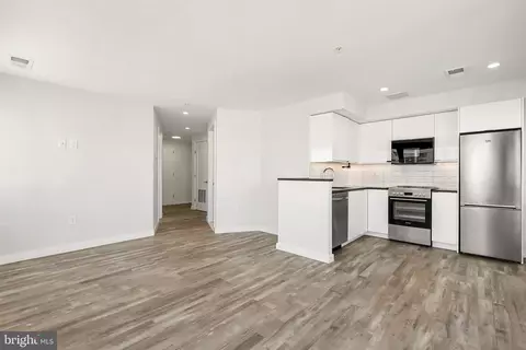700 Roeder Rd #603, Silver Spring, MD 20910 photo 4