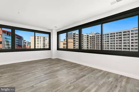 700 Roeder Rd #603, Silver Spring, MD 20910 photo 2